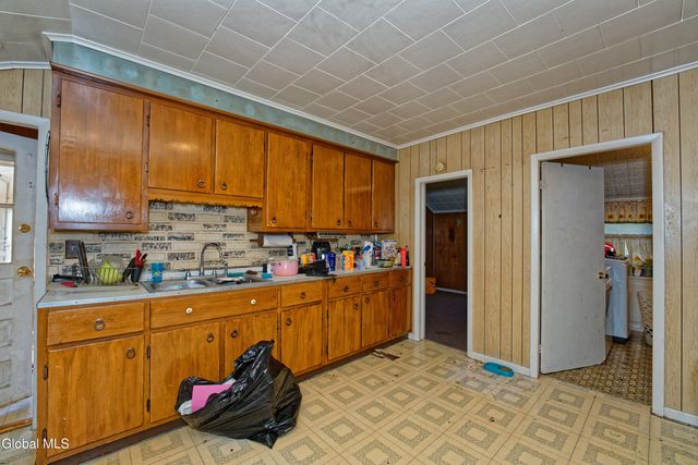 662 5th Avenue, Troy, NY 12182