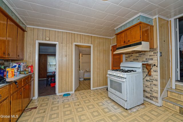 662 5th Avenue, Troy, NY 12182