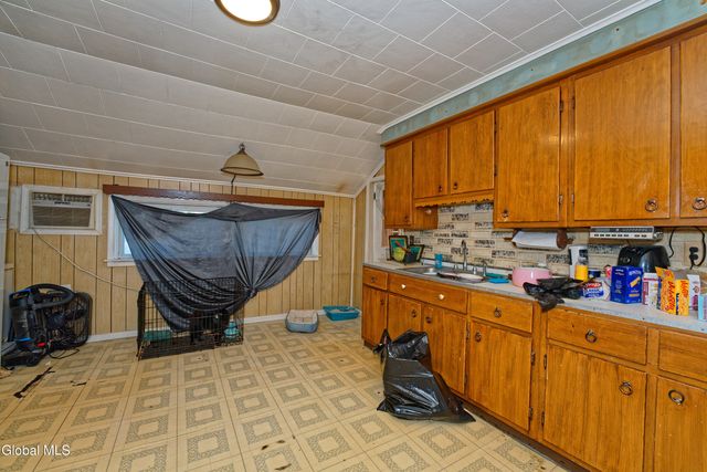 662 5th Avenue, Troy, NY 12182