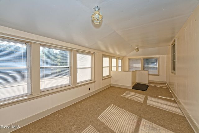 662 5th Avenue, Troy, NY 12182