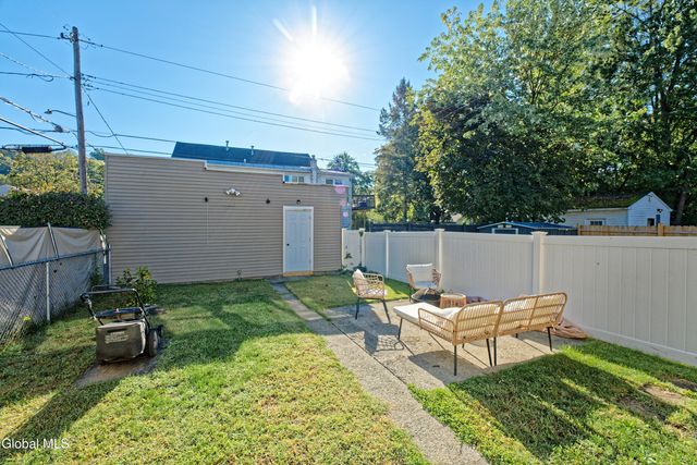 662 5th Avenue, Troy, NY 12182