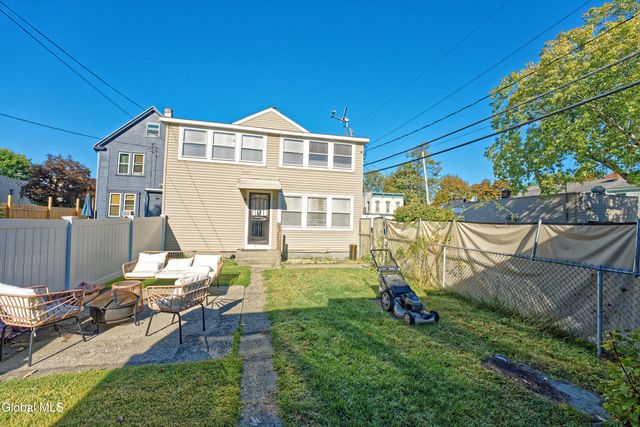 662 5th Avenue, Troy, NY 12182