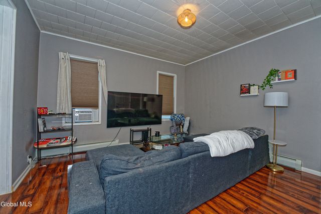 662 5th Avenue, Troy, NY 12182