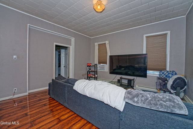 662 5th Avenue, Troy, NY 12182