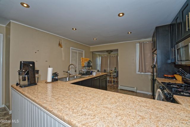 662 5th Avenue, Troy, NY 12182