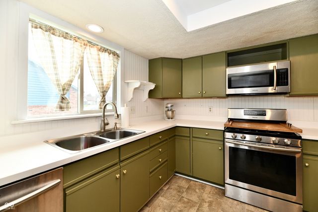 1132 Madrid Road, Greenwood, IN 46143