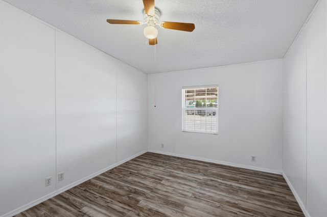 19 Saint Thomas Avenue, Los Lunas, NM 87031