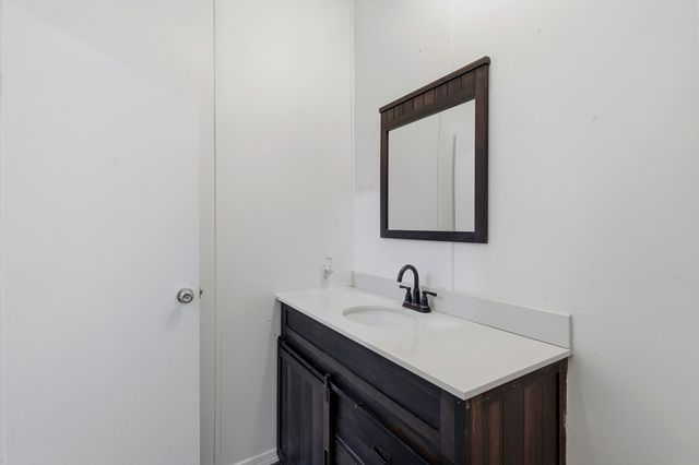 19 Saint Thomas Avenue, Los Lunas, NM 87031