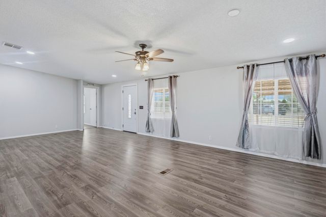 19 Saint Thomas Avenue, Los Lunas, NM 87031