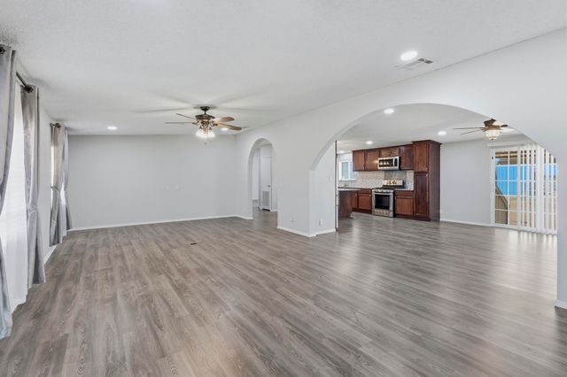 19 Saint Thomas Avenue, Los Lunas, NM 87031
