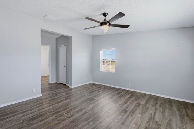 19 Saint Thomas Avenue, Los Lunas, NM 87031