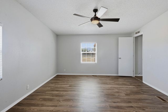 19 Saint Thomas Avenue, Los Lunas, NM 87031