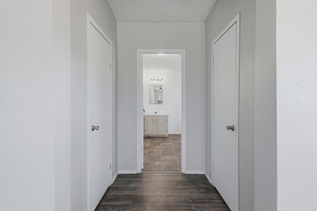 19 Saint Thomas Avenue, Los Lunas, NM 87031