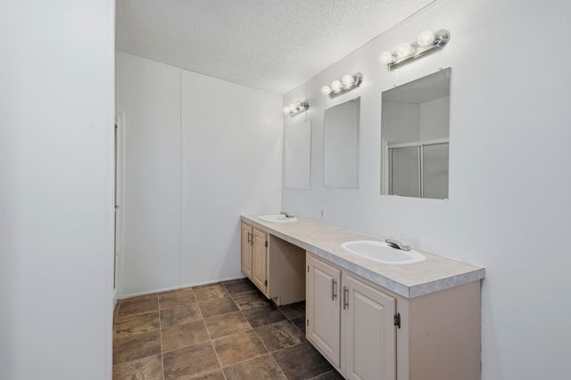 19 Saint Thomas Avenue, Los Lunas, NM 87031