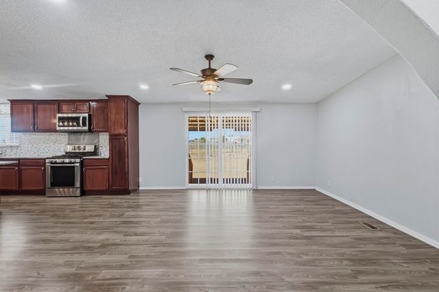 19 Saint Thomas Avenue, Los Lunas, NM 87031