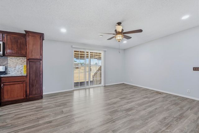 19 Saint Thomas Avenue, Los Lunas, NM 87031