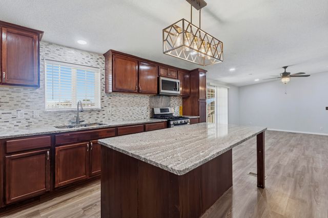 19 Saint Thomas Avenue, Los Lunas, NM 87031