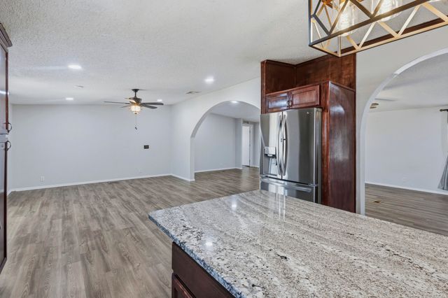 19 Saint Thomas Avenue, Los Lunas, NM 87031