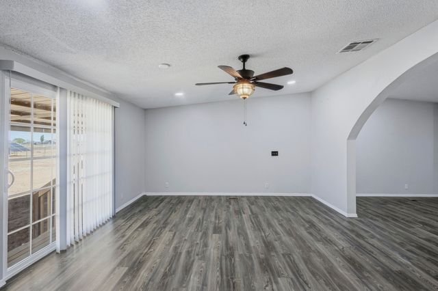 19 Saint Thomas Avenue, Los Lunas, NM 87031