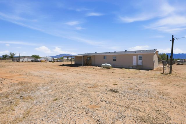 19 Saint Thomas Avenue, Los Lunas, NM 87031