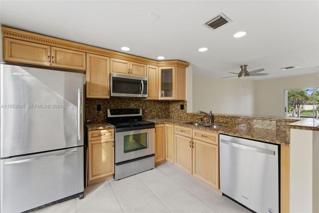 2709 NE 15th St, Pompano Beach, FL 33062