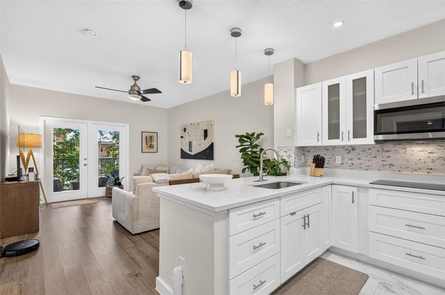2010 E PALM AVENUE 15211, Tampa, FL 33605