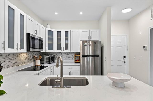2010 E PALM AVENUE 15211, Tampa, FL 33605
