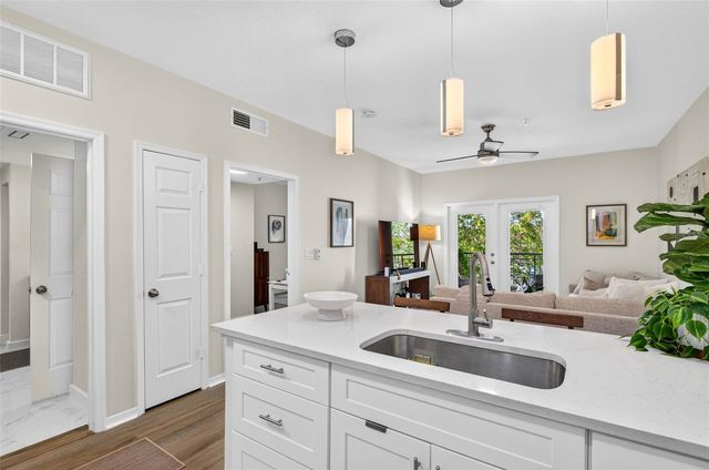 2010 E PALM AVENUE 15211, Tampa, FL 33605