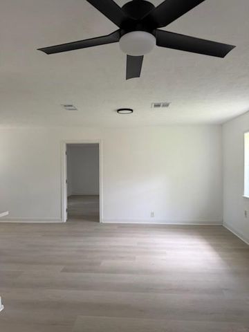 7406 Saint Louis Street, Houston, TX 77028
