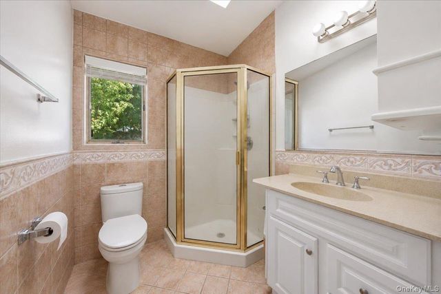 15 Oakhurst Street, South Huntington, NY 11746