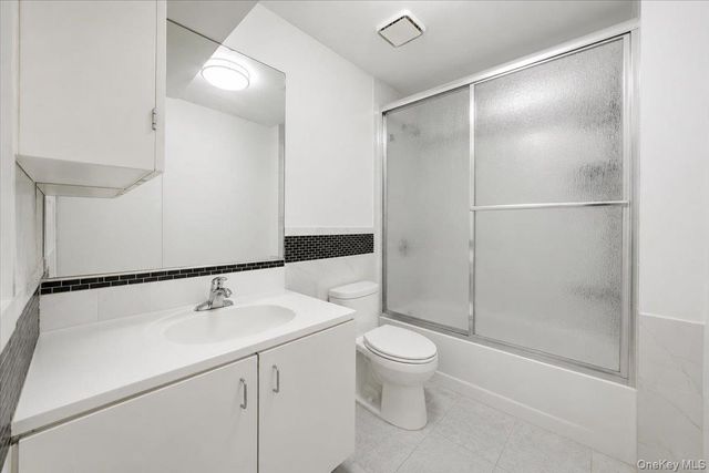 15 Oakhurst Street, South Huntington, NY 11746