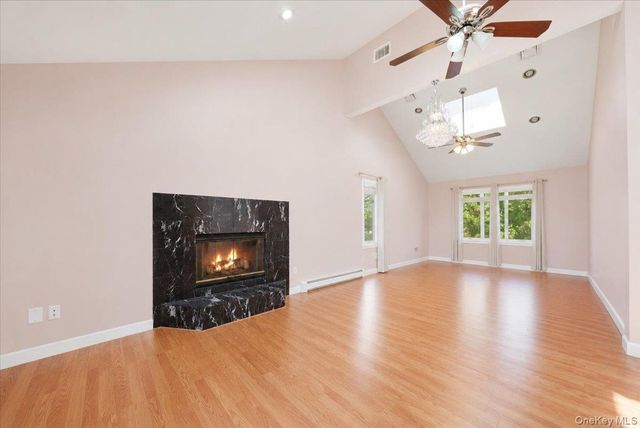 15 Oakhurst Street, South Huntington, NY 11746