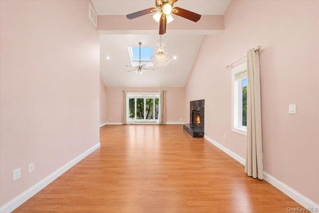15 Oakhurst Street, South Huntington, NY 11746