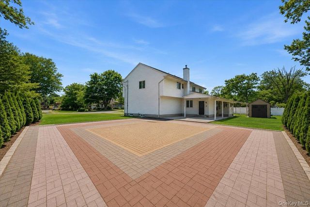15 Oakhurst Street, South Huntington, NY 11746