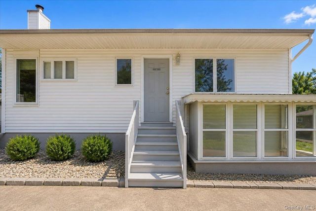 15 Oakhurst Street, South Huntington, NY 11746