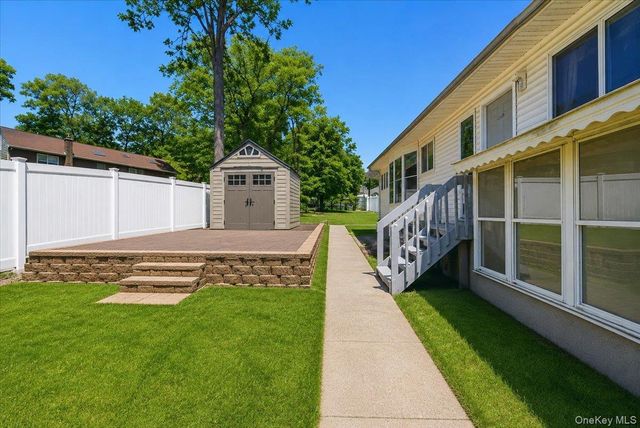 15 Oakhurst Street, South Huntington, NY 11746