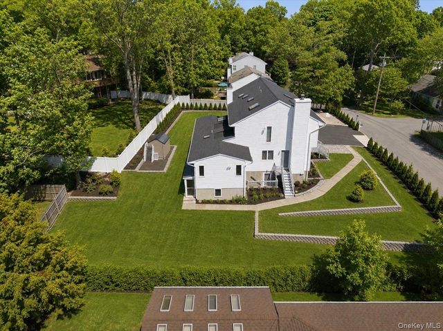 15 Oakhurst Street, South Huntington, NY 11746