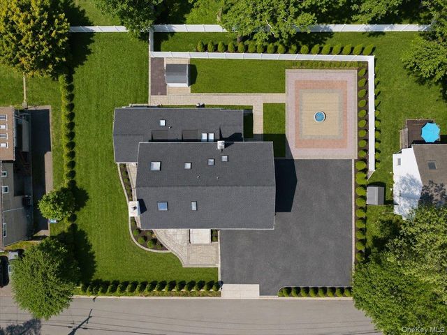 15 Oakhurst Street, South Huntington, NY 11746