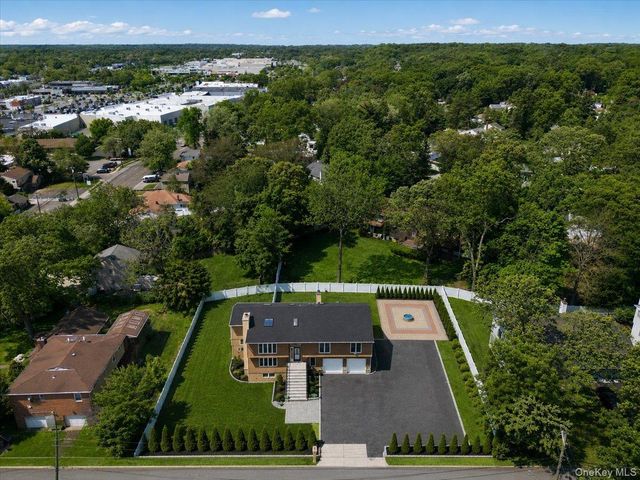 15 Oakhurst Street, South Huntington, NY 11746