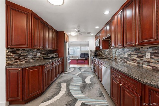 15 Oakhurst Street, South Huntington, NY 11746