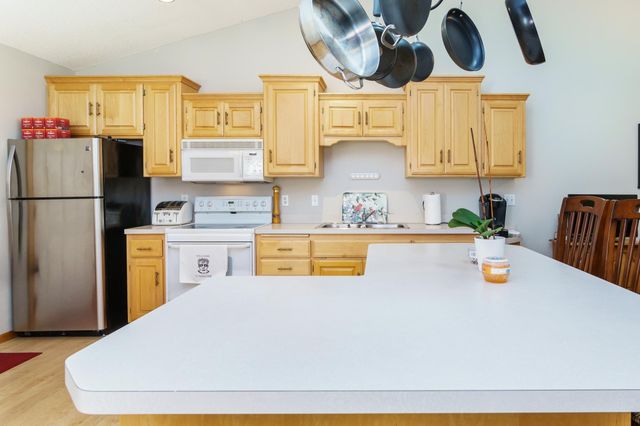 4148 93rd Avenue N, Brooklyn Park, MN 55443