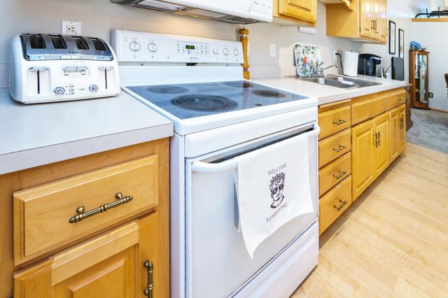 4148 93rd Avenue N, Brooklyn Park, MN 55443