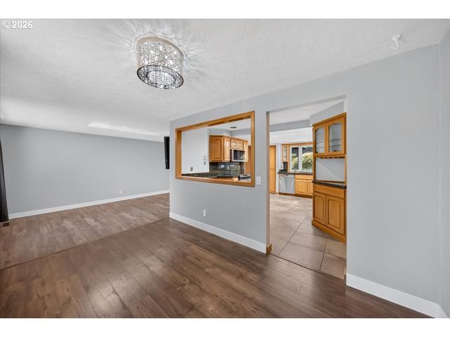 3038 Se ROOD Ct, Hillsboro, OR 97123