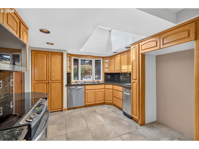 3038 Se ROOD Ct, Hillsboro, OR 97123