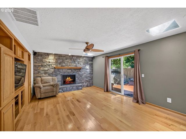 3038 Se ROOD Ct, Hillsboro, OR 97123
