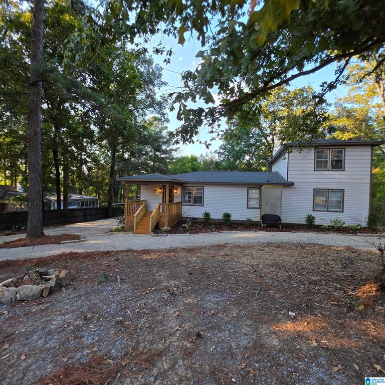 3893 PARKWOOD ROAD, Bessemer, AL 35022