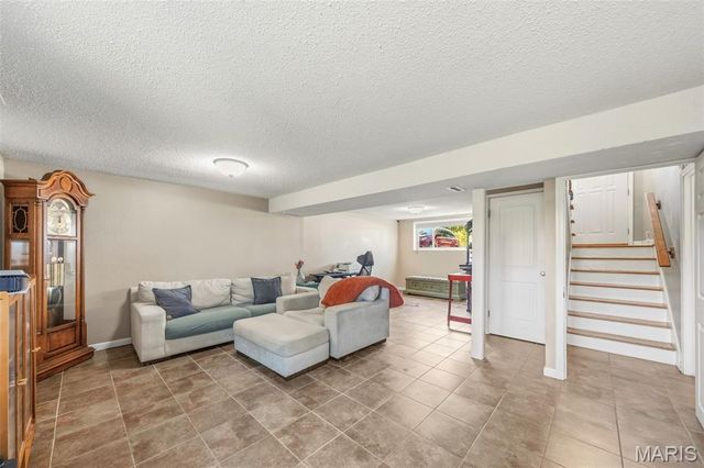 11959 Brookmont Drive, Maryland Heights, MO 63043