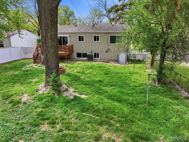 11959 Brookmont Drive, Maryland Heights, MO 63043