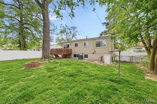 11959 Brookmont Drive, Maryland Heights, MO 63043