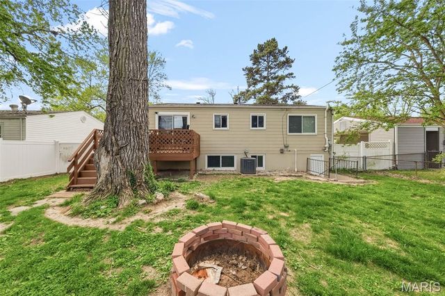 11959 Brookmont Drive, Maryland Heights, MO 63043